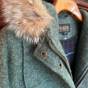 PENDLETON Green Wool Pea Coat with fur hood and lining, Size 10